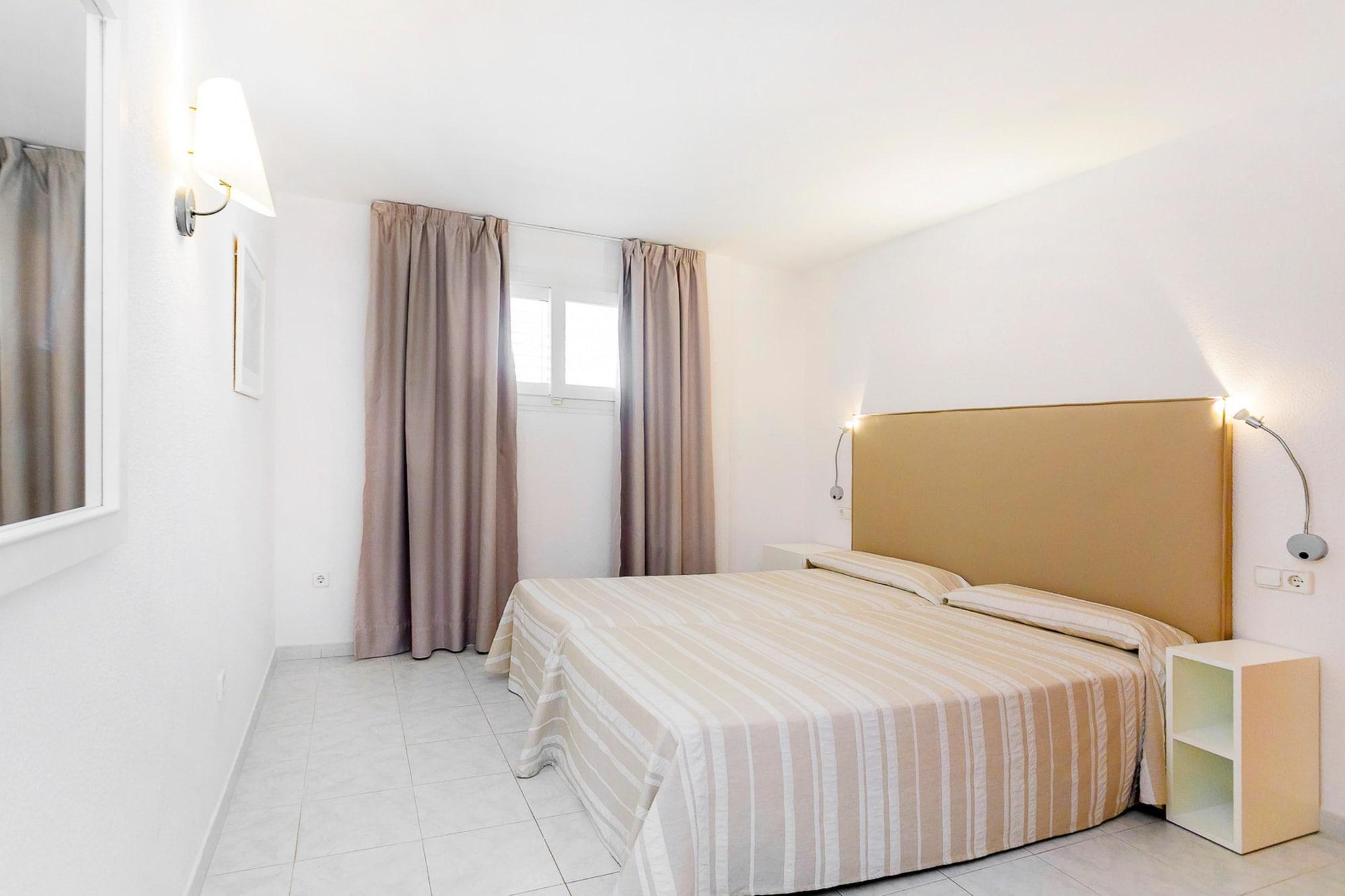 Aparthotel Duquesa Playa Santa Eulària des Riu Exterior foto