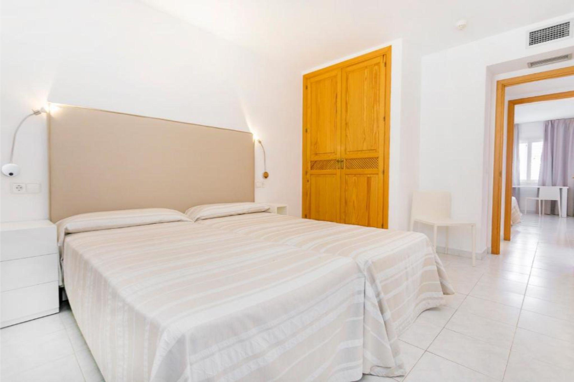 Aparthotel Duquesa Playa Santa Eulària des Riu Exterior foto